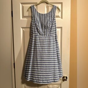 Vineyard Vines Ladies Blue and White Linen/ Cotton  Blend Dress. Size 6